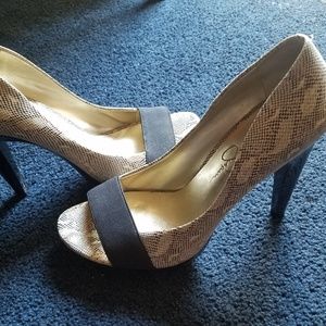 Jessica Simpson stilettos